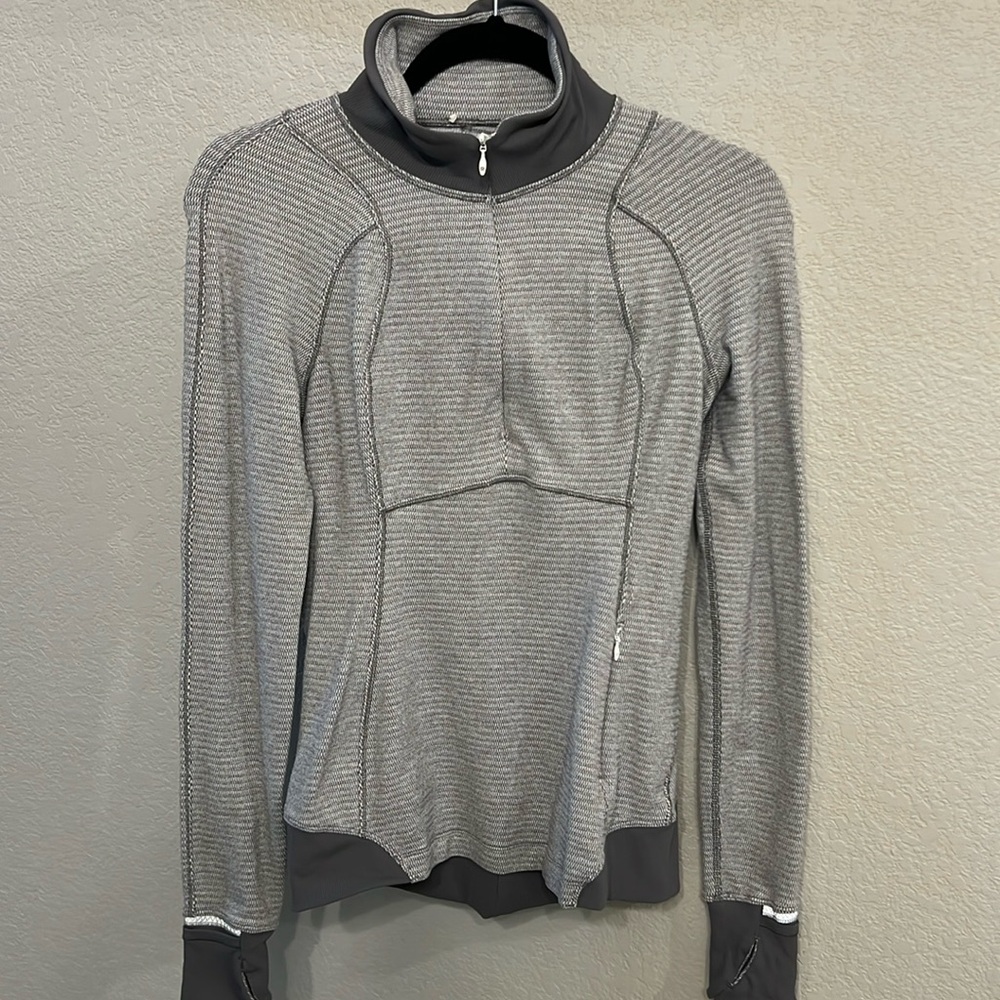 Lululemon women’s half zip pullover